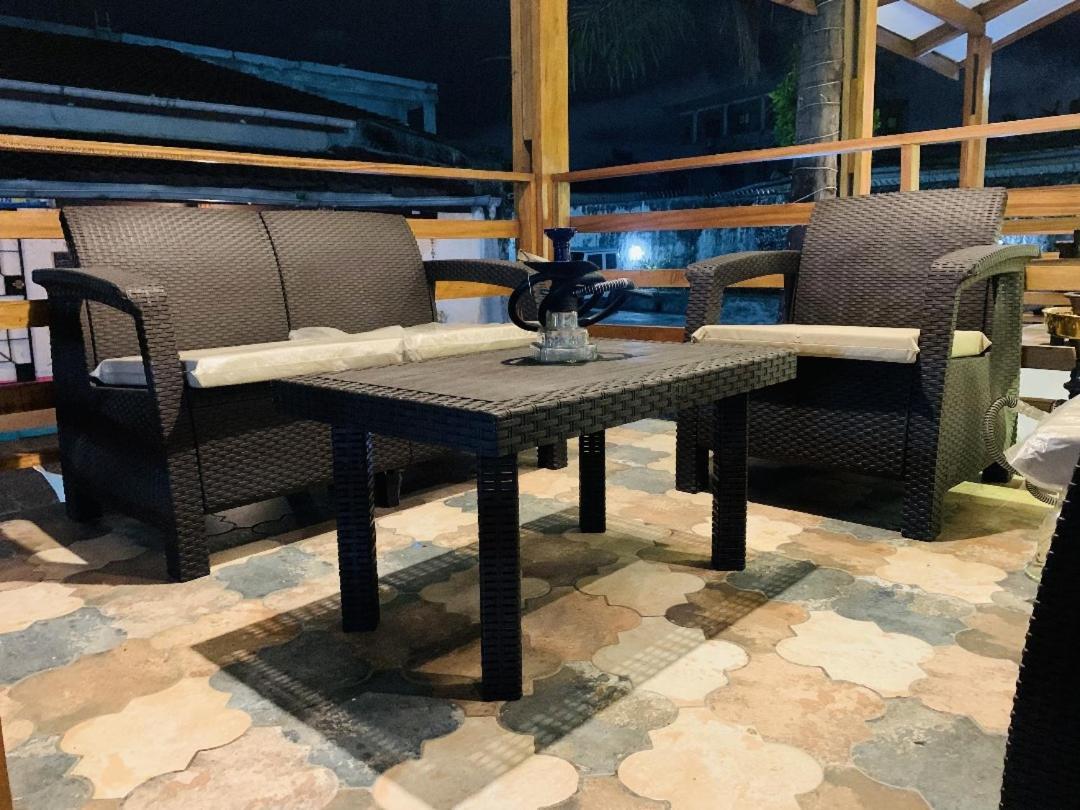 Namaste Hotel & Restaurant Либревил Екстериор снимка