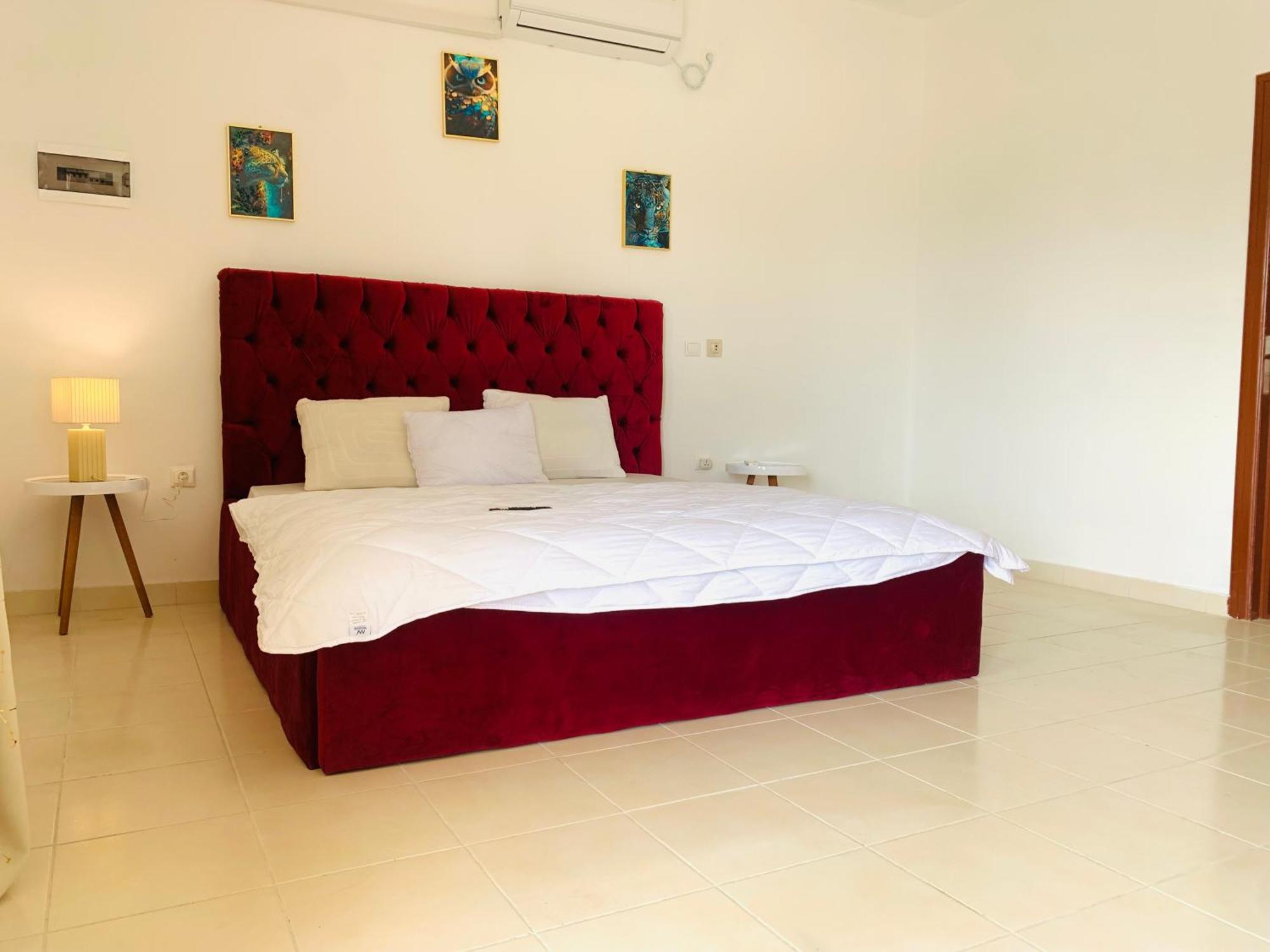 Namaste Hotel & Restaurant Либревил Екстериор снимка